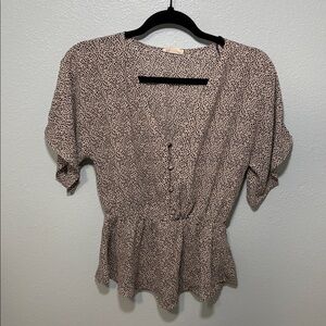 🛍SIENNA SKY  Tan and black blouse size XS